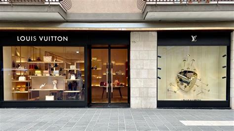 louis vuitton bari cerca personale|Louis Vuitton Bari store, Italy.